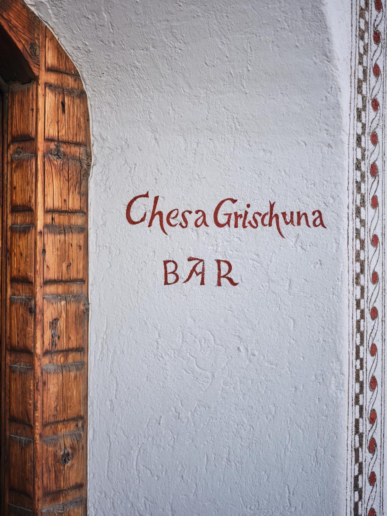 Hotel Chesa Grischuna โคลสเตอร์ ภายนอก รูปภาพ